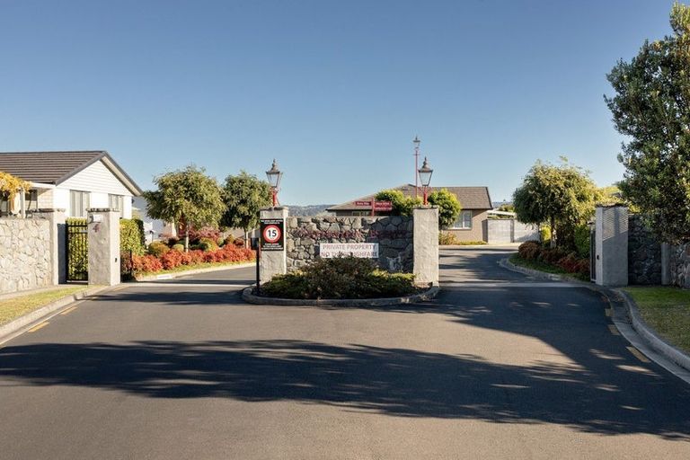 Photo of property in Waterview Estate, 70/4 Greystone Place, Omokoroa, 3114