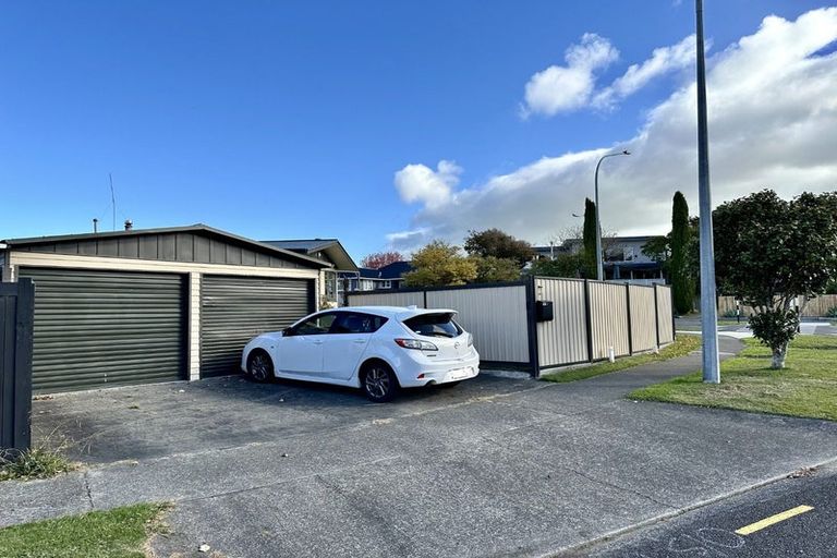 Photo of property in 2 Newcastle Street, Hokowhitu, Palmerston North, 4410