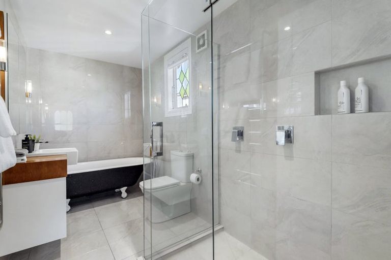 Photo of property in 9 Coronation Street, Belmont, Auckland, 0622