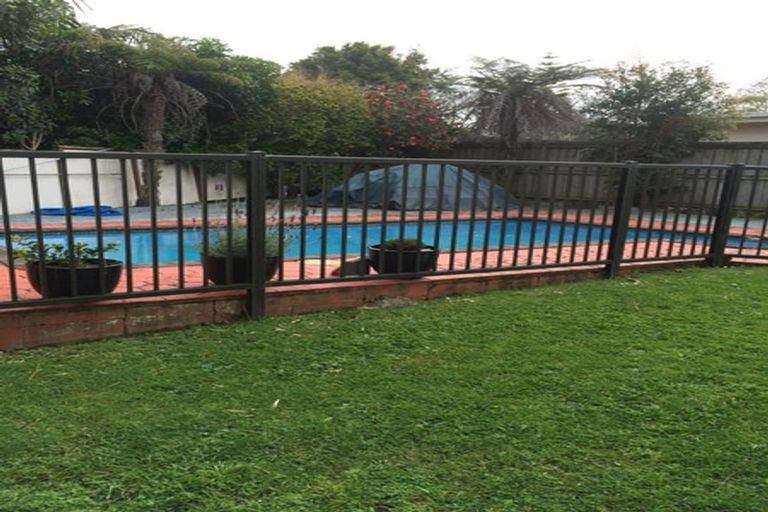 Photo of property in 89 Gossamer Drive, Pakuranga Heights, Auckland, 2010