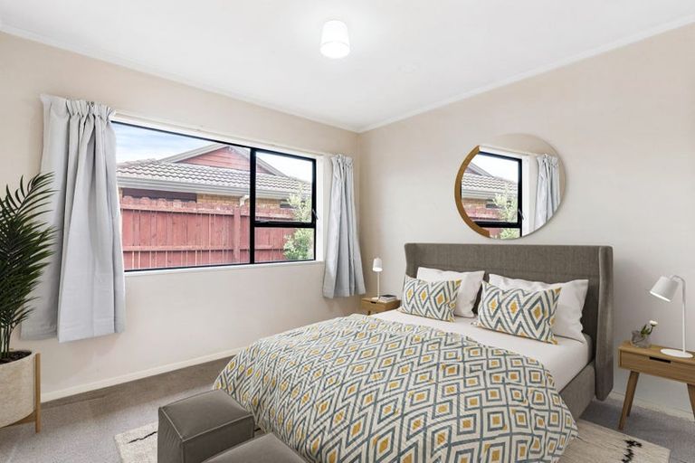 Photo of property in 44 Golfland Drive, Golflands, Auckland, 2013