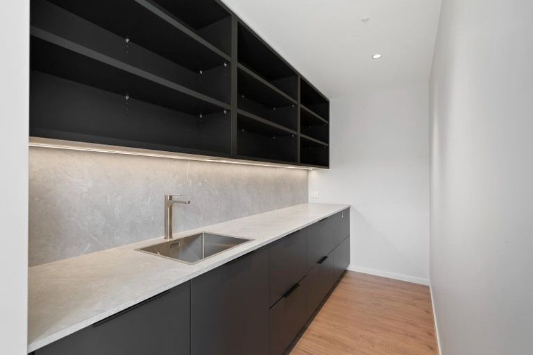 Photo of property in 6 Red Deer Rise, Kelvin Heights, Queenstown, 9300