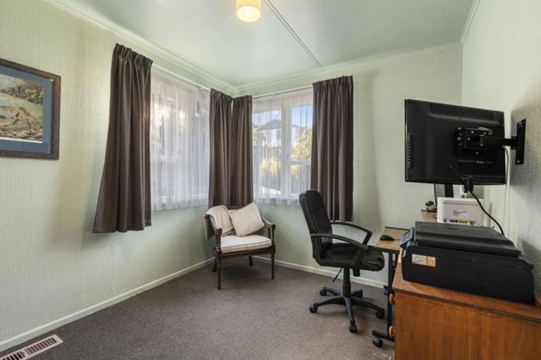 Photo of property in 51 Oakleigh Street, Maungaraki, Lower Hutt, 5010