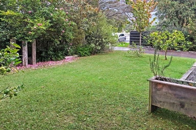 Photo of property in 1/7 Lingham Crescent, Torbay, Auckland, 0630