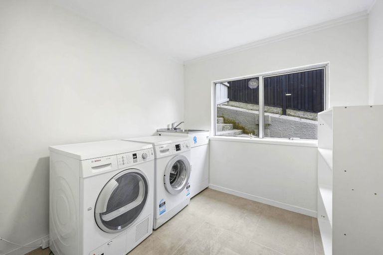 Photo of property in 1/5 Colmar Road, Mellons Bay, Auckland, 2014