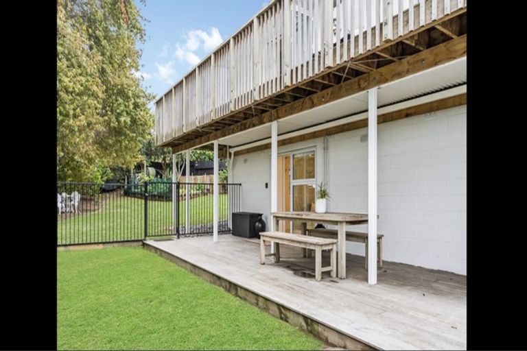 Photo of property in 10 Palmyra Way, Half Moon Bay, Auckland, 2012