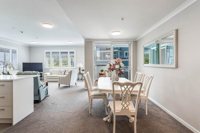 Photo of property in 102 Eaves Bush Parade, Orewa, 0931