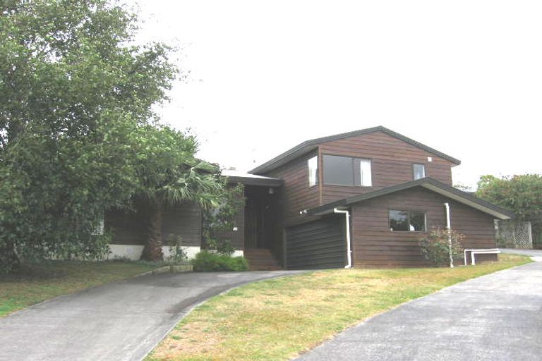 Photo of property in 1/11 Stoneleigh Court, Sunnynook, Auckland, 0632