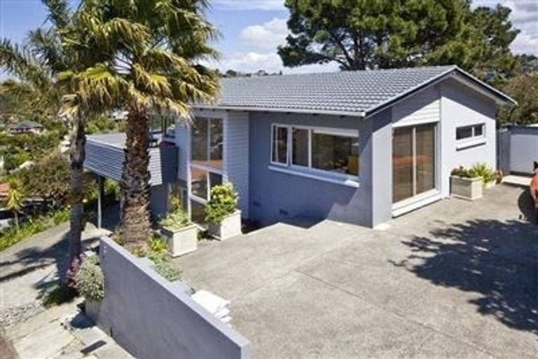 Photo of property in 6 Shearwater Rise, Rothesay Bay, Auckland, 0630