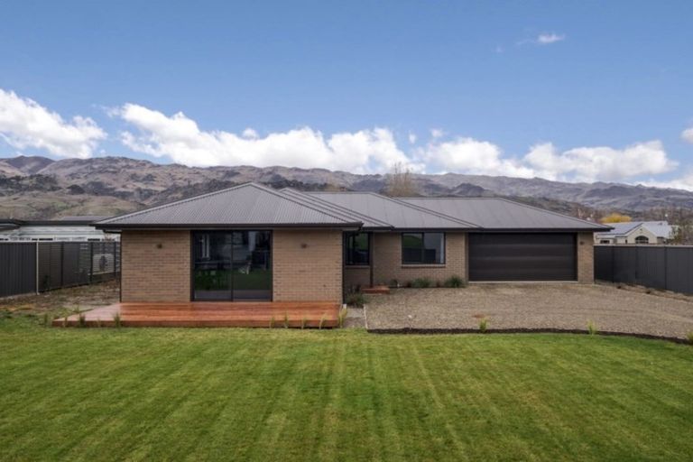 Photo of property in 78 Stratford Drive, Mount Pisa, Cromwell, 9383