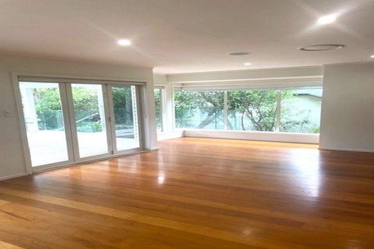 Photo of property in 9 Sandown Road, Rothesay Bay, Auckland, 0630