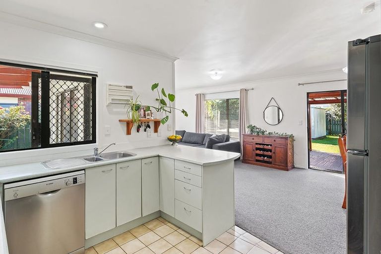 Photo of property in 14 Catalina Drive, Melville, Hamilton, 3206