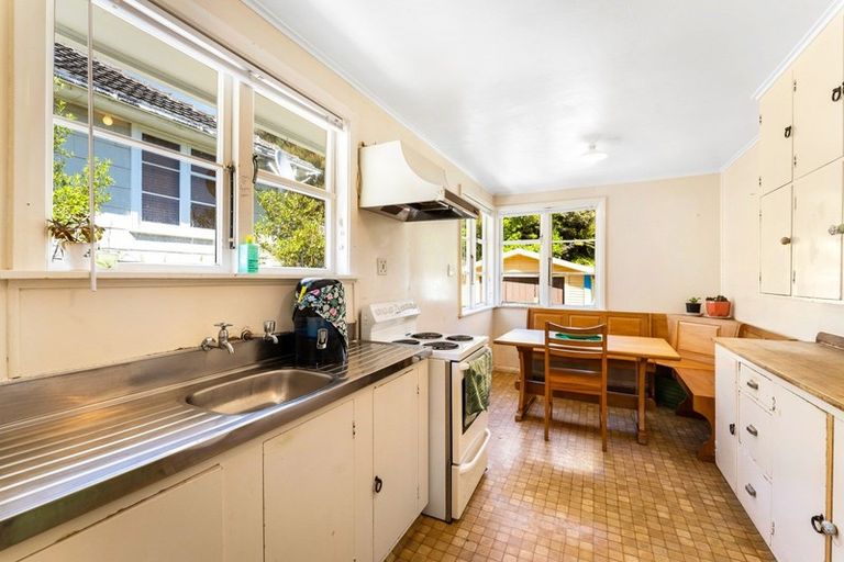 Photo of property in 18 Boyd Grove, Naenae, Lower Hutt, 5011