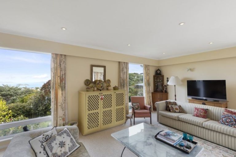 Photo of property in 53 Oakleigh Street, Maungaraki, Lower Hutt, 5010