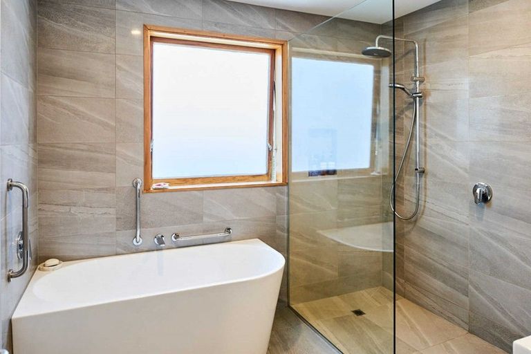 Photo of property in 96 Muritai Road, Eastbourne, Lower Hutt, 5013