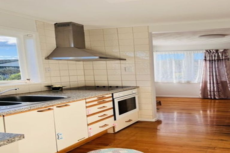 Photo of property in 50 Buscomb Avenue, Henderson, Auckland, 0610