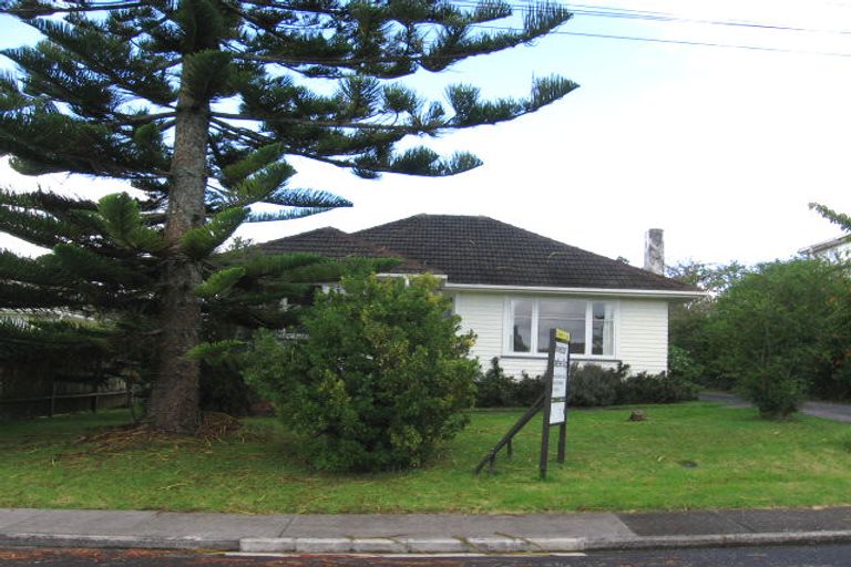 Photo of property in 3 Norma Avenue, Te Atatu South, Auckland, 0610