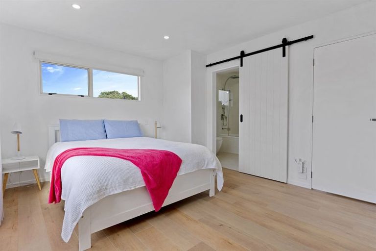 Photo of property in 2/1 Mossop Rise, Glenfield, Auckland, 0629