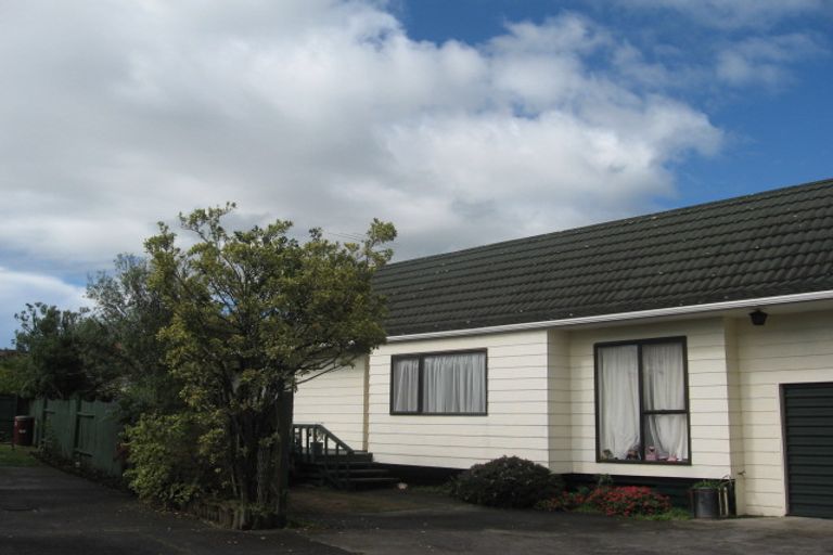 Photo of property in 2/46 Aviemore Drive, Highland Park, Auckland, 2010