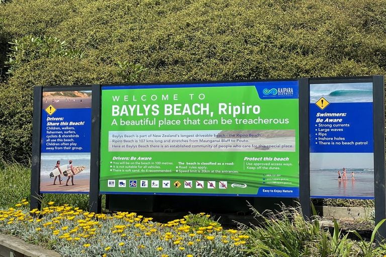 Photo of property in 7 Snapper Street, Baylys Beach, 0377