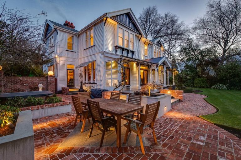 Photo of property in Chilcombe Homestead, 4 Medbury Terrace, Fendalton, Christchurch, 8041