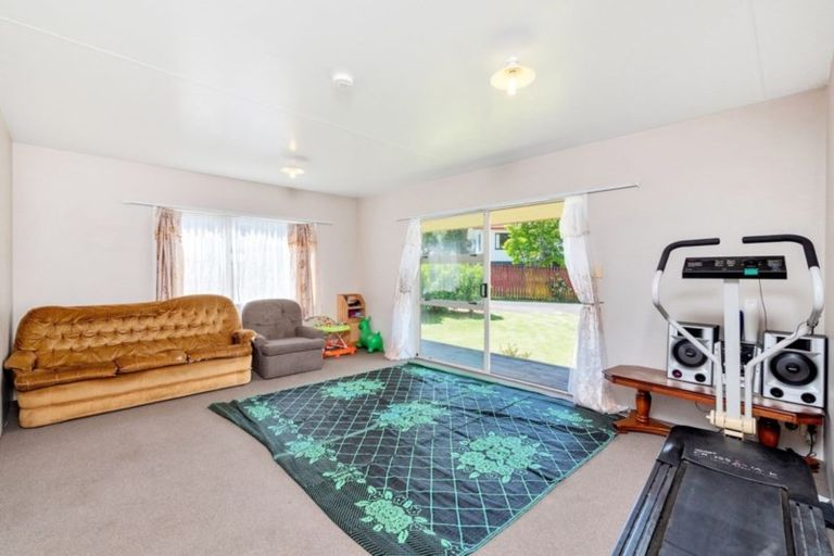 Photo of property in 6 Anglers Way, Wattle Downs, Auckland, 2102