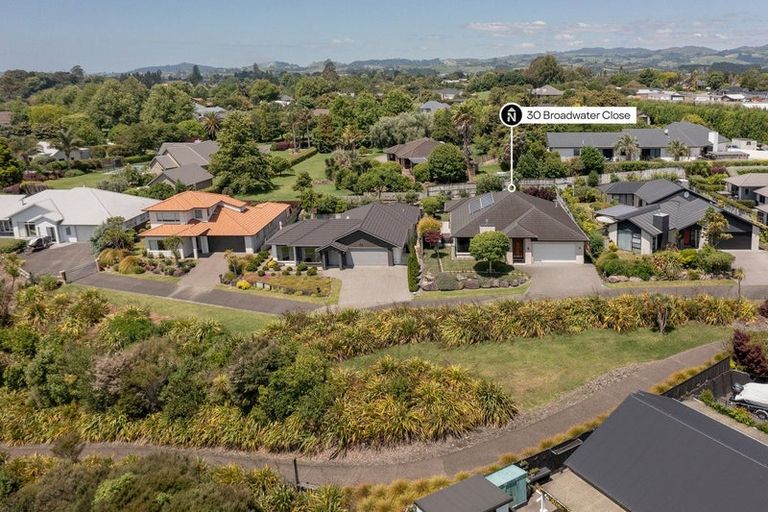 Photo of property in 30 Broadwater Close, Pyes Pa, Tauranga, 3112