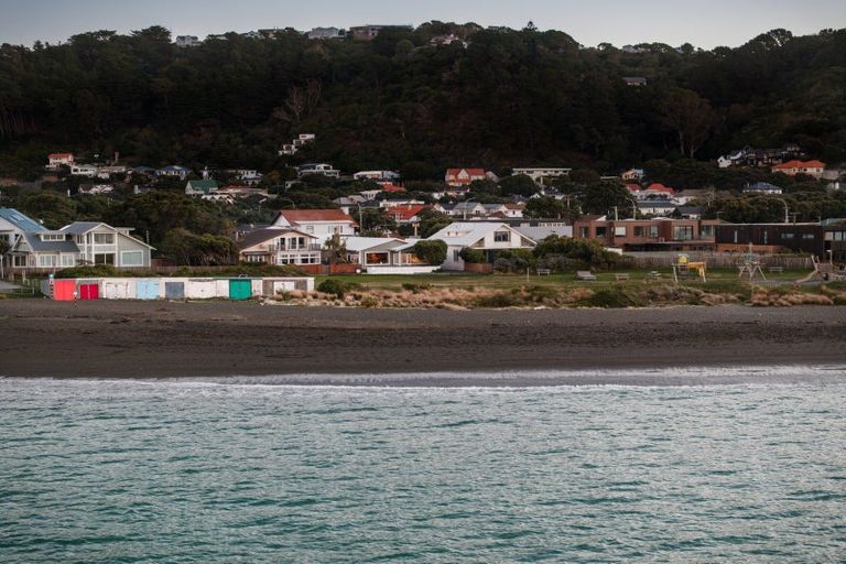 Photo of property in 7 Marine Parade, Seatoun, Wellington, 6022