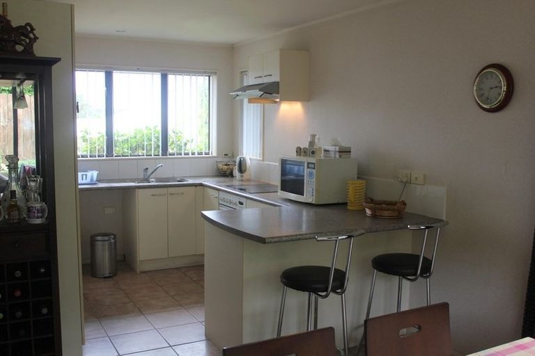 Photo of property in 102 Kingdale Road, Henderson, Auckland, 0610