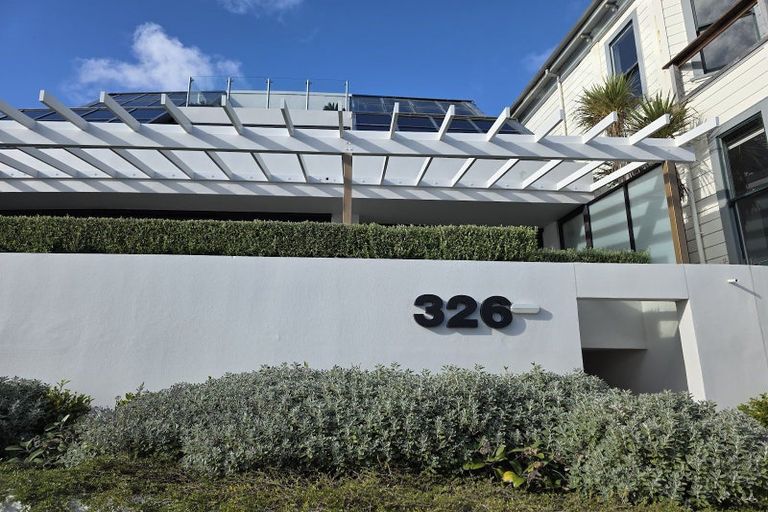 Photo of property in 2/326 Oriental Parade, Oriental Bay, Wellington, 6011