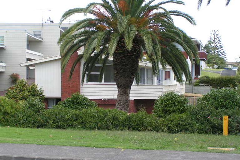Photo of property in 12 Hauraki Road, Hauraki, Auckland, 0622