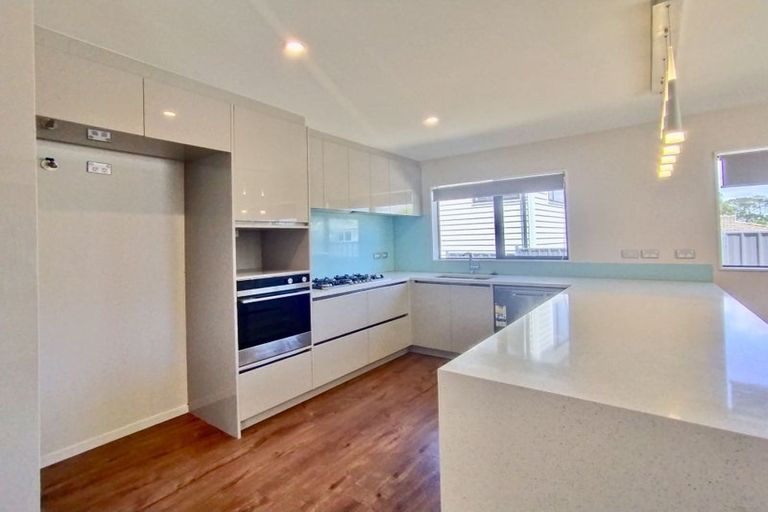 Photo of property in 3a Crystal Avenue, Glendene, Auckland, 0602