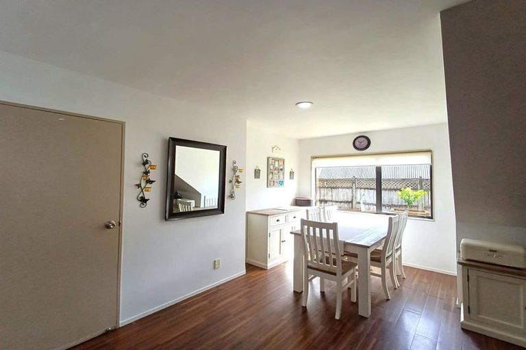 Photo of property in 10/37 Fields Parade, Oteha, Auckland, 0632