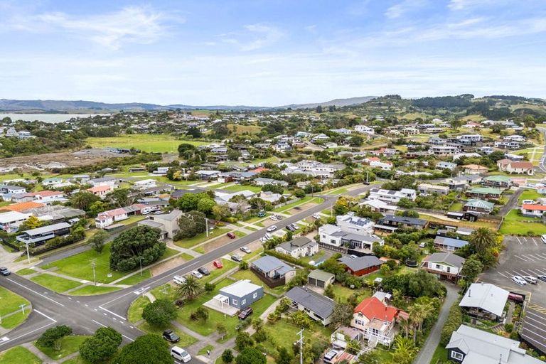 Photo of property in 23 Wallis Street, Raglan, 3225