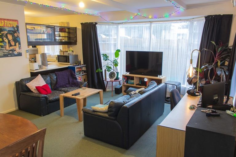 Photo of property in 34 Duchess Place, Maupuia, Wellington, 6022