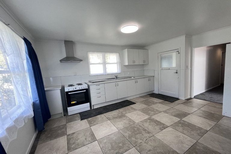 Photo of property in 79 Cobham Crescent, Kelston, Auckland, 0602