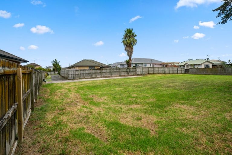 Photo of property in 14 Aitkenhead Court, Parakai, 0830