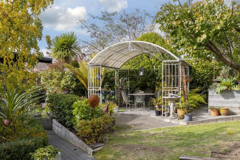 Photo of property in 2 Scenic Heights, Acacia Bay, Taupo, 3330