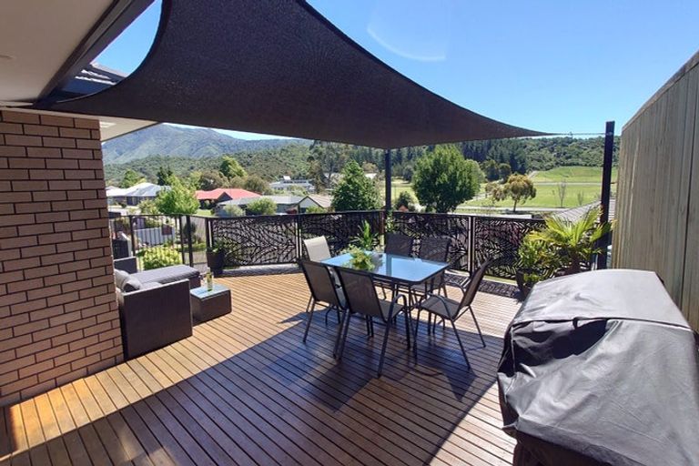 Photo of property in 2 Pukeko Place, Picton, 7220