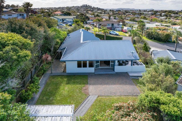 Photo of property in 8 Jean Place, Stanmore Bay, Whangaparaoa, 0932