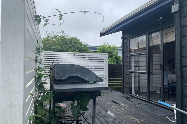 Photo of property in 4/7 Vera Road, Te Atatu South, Auckland, 0610