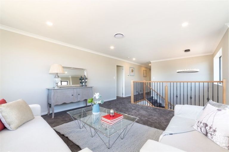 Photo of property in 17 Tawatawa Street, Long Bay, Auckland, 0630