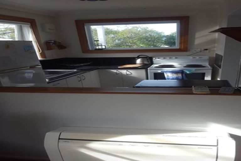 Photo of property in 16 Buckingham Street, Melrose, Wellington, 6023