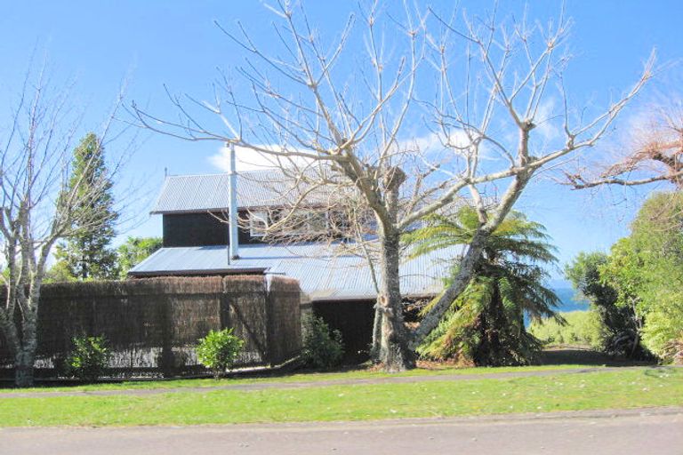 Photo of property in 15 Waiparemo Crescent, Pukawa Bay, Turangi, 3381