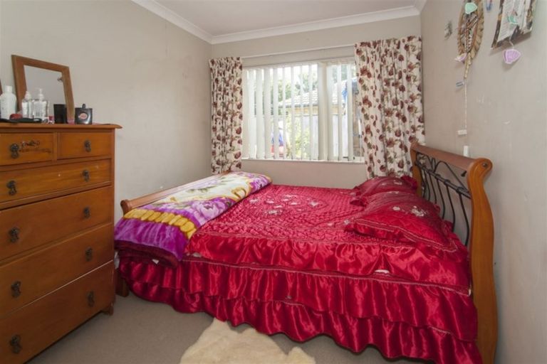 Photo of property in 2c Waikaukau Road, Glen Eden, Auckland, 0602