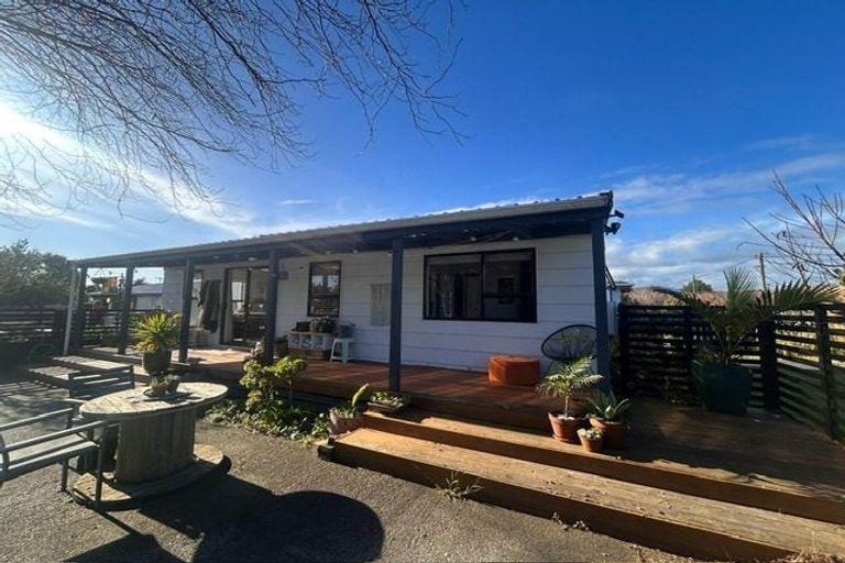 Photo of property in 34 Kiharoa Street, Otaki Beach, Otaki, 5512