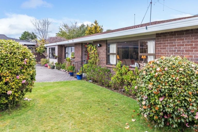 Photo of property in 2/7 Kathleen Place, Rainbow Point, Taupo, 3330