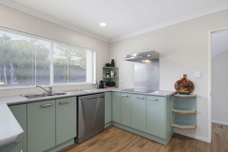 Photo of property in 6 Chadlington Avenue, Henderson, Auckland, 0612