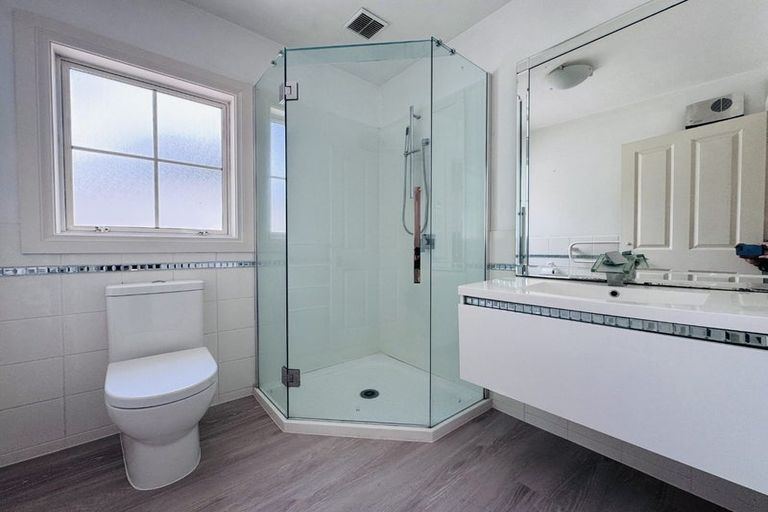 Photo of property in 12 Snowdon Road, Fendalton, Christchurch, 8052