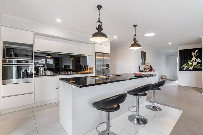 Photo of property in 11 Fred White Drive, Kumeu, 0810